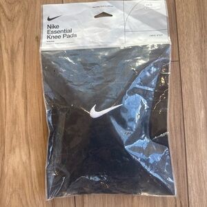 Nike Essential Volleyball Knee Pads New in Pack Adult XS/S Dri-Fit Black/White